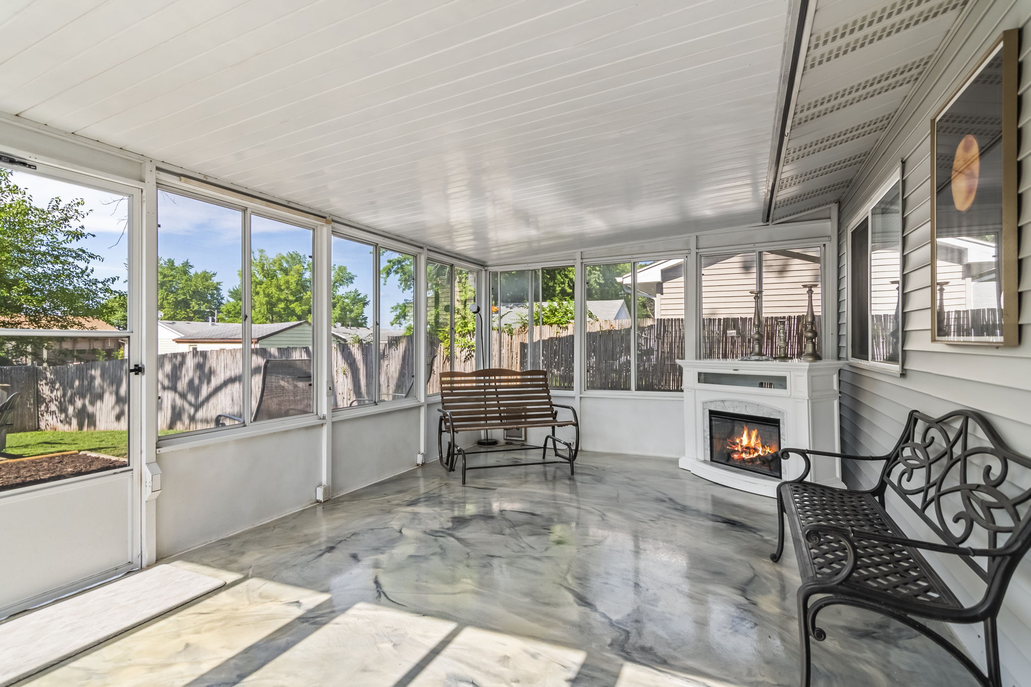 Screened-in Porch