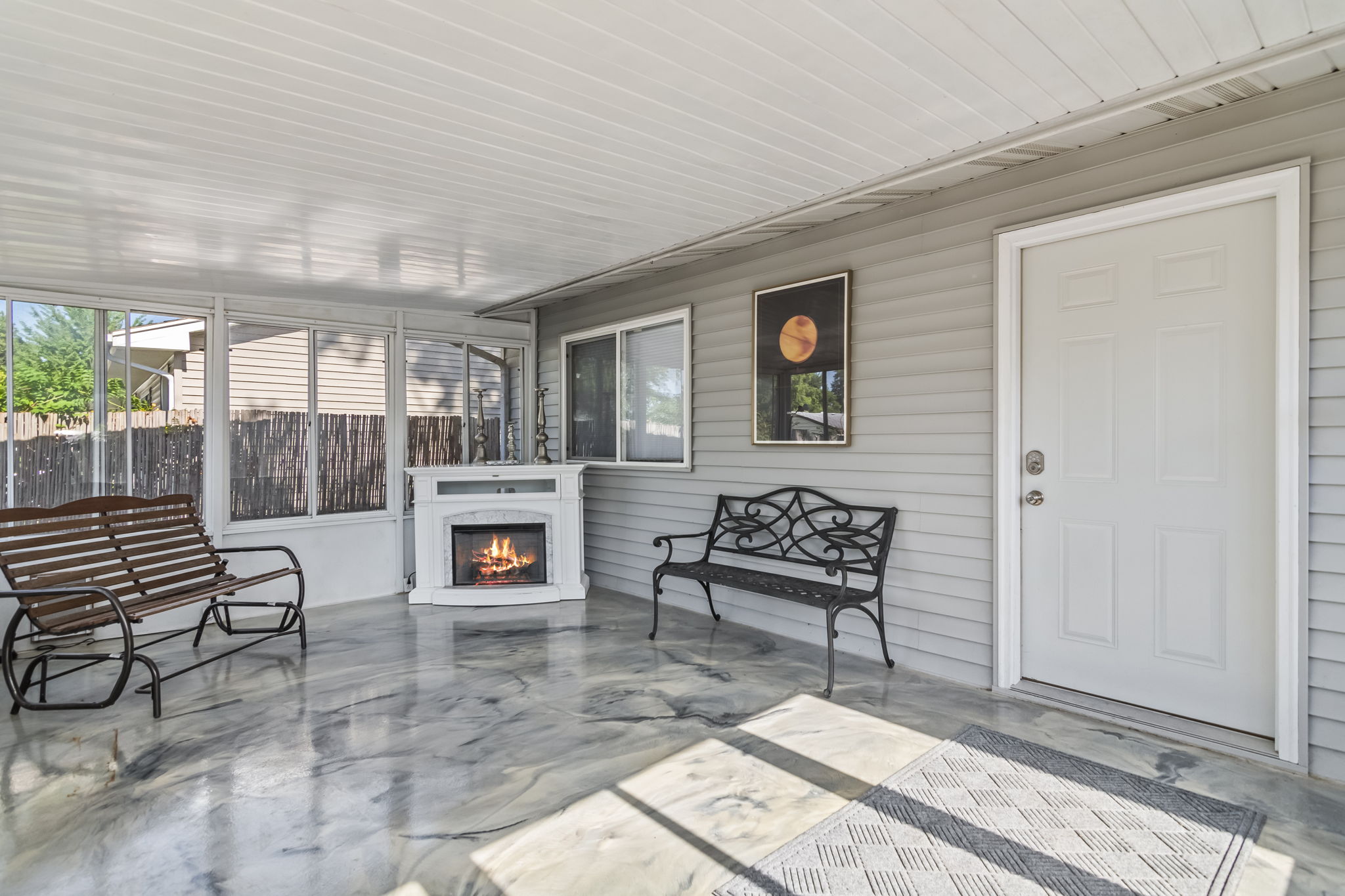 Screened-in Porch