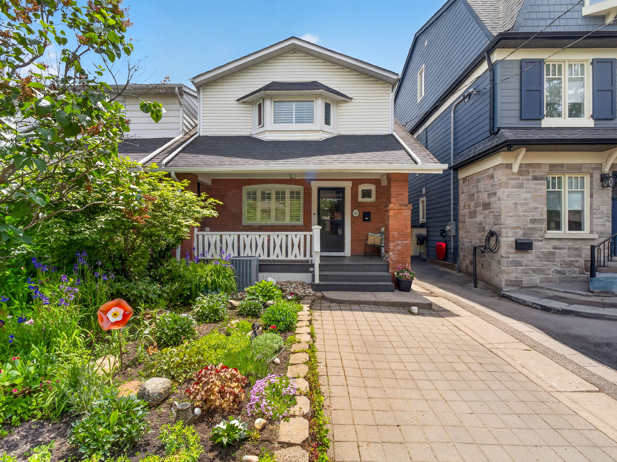 253 Briar Hill Ave Toronto, ON M4R 1J2
