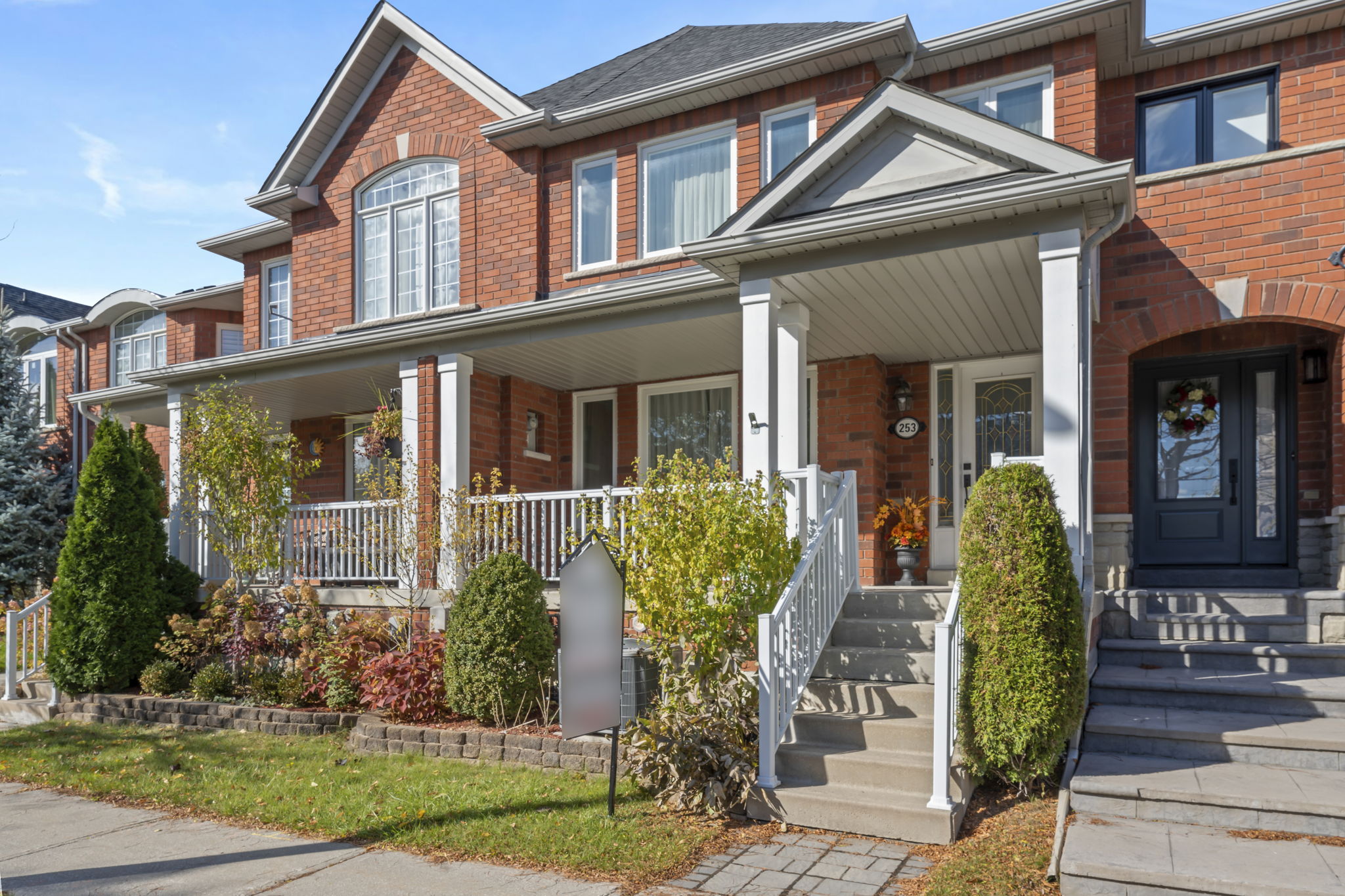 253 Equator Crescent Vaughan, ON L6A 2X9
