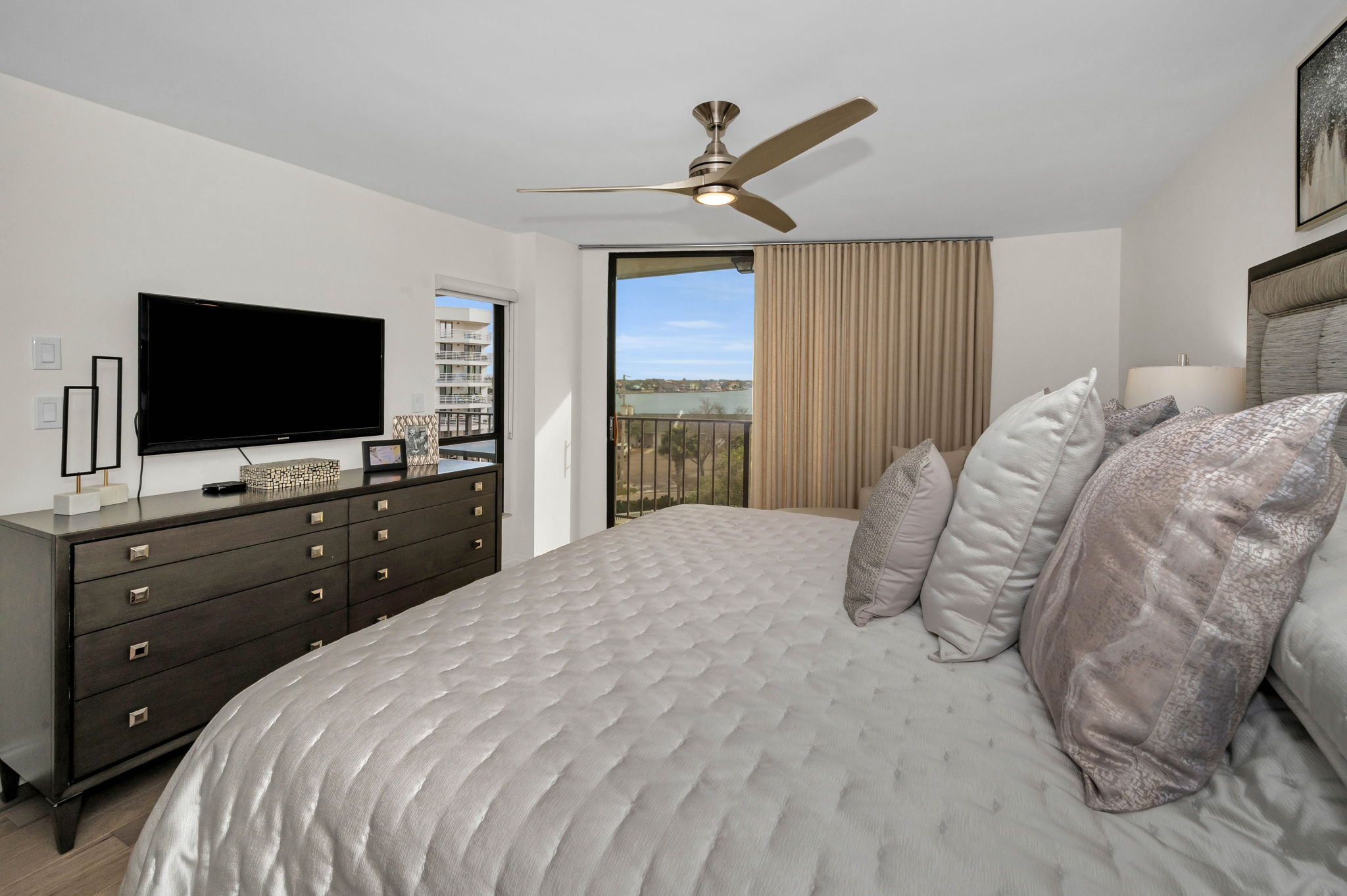 Master Bedroom1b