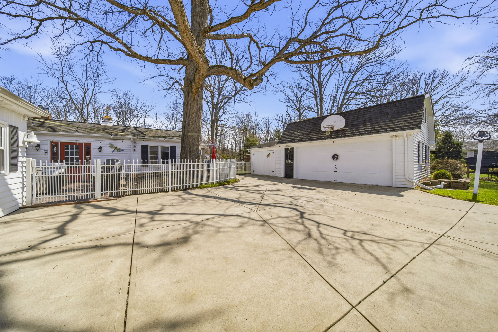 25301 Wolf Rd, Bay Village, OH 44140 | CC MEDIA LLC