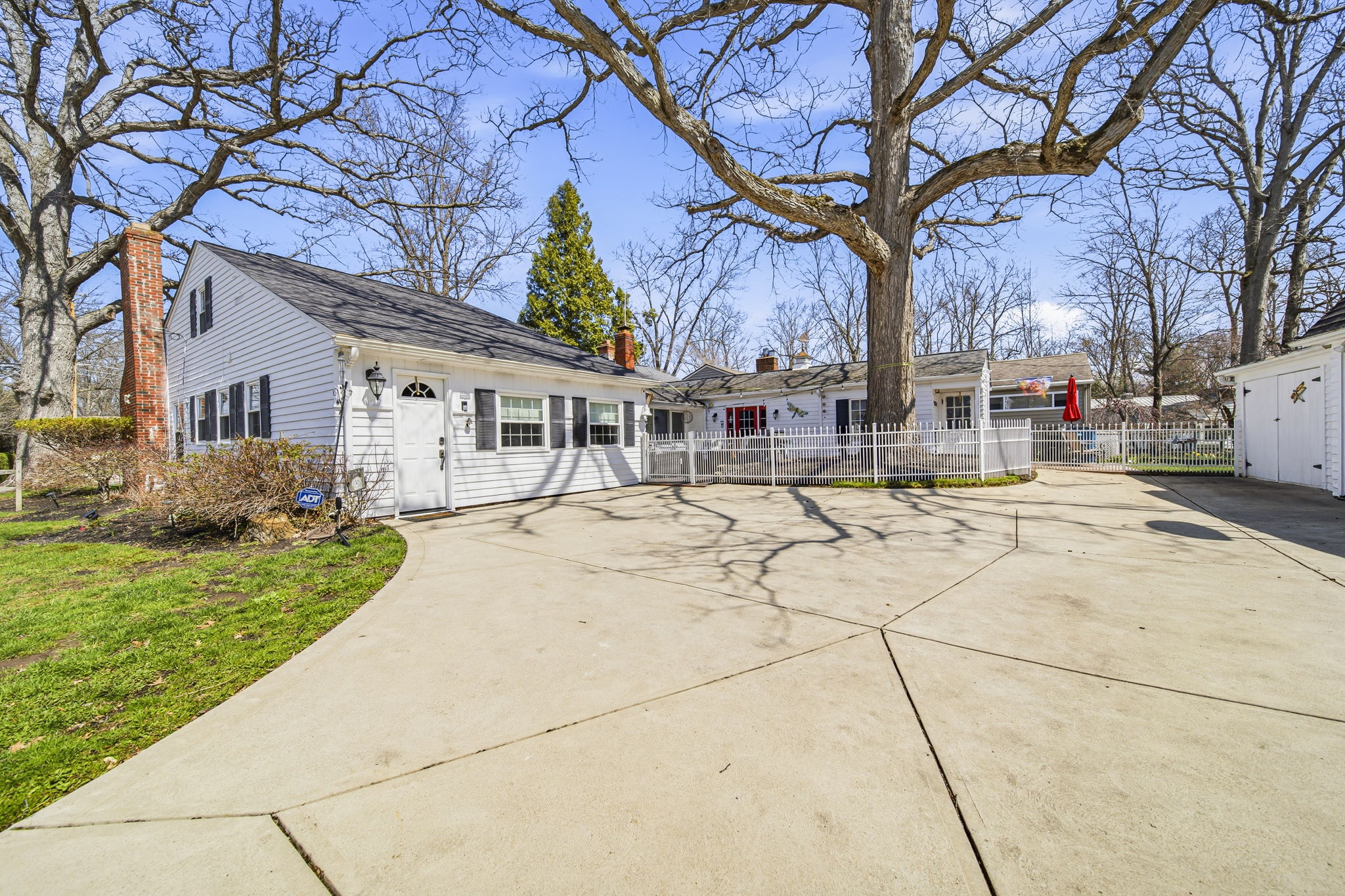 25301 Wolf Rd, Bay Village, OH 44140 | CC MEDIA LLC