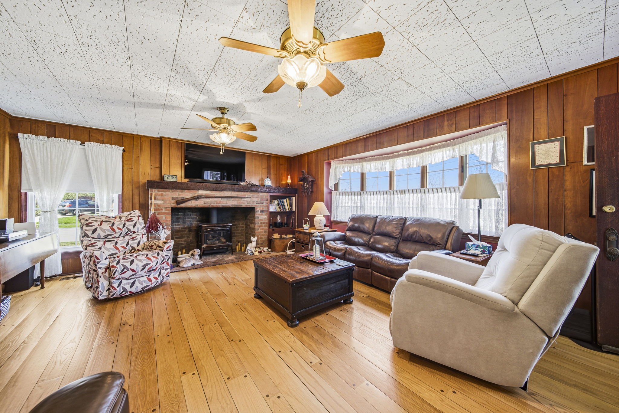 25301 Wolf Rd, Bay Village, OH 44140 | CC MEDIA LLC