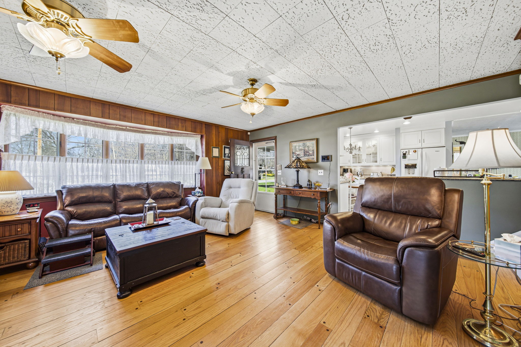 25301 Wolf Rd, Bay Village, OH 44140 | CC MEDIA LLC