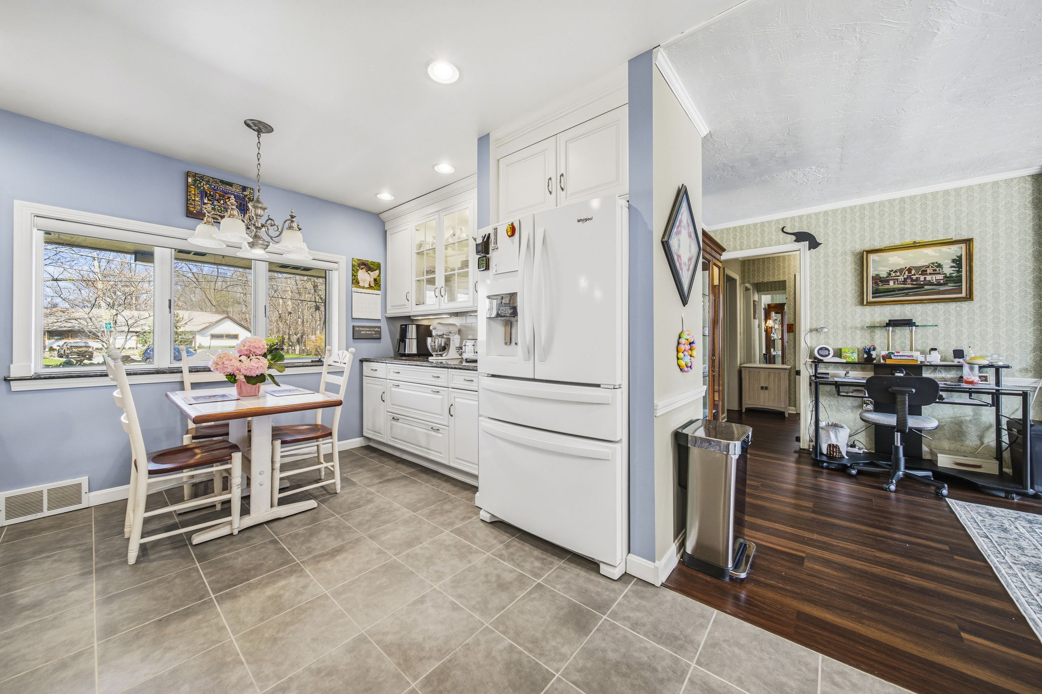 25301 Wolf Rd, Bay Village, OH 44140 | CC MEDIA LLC