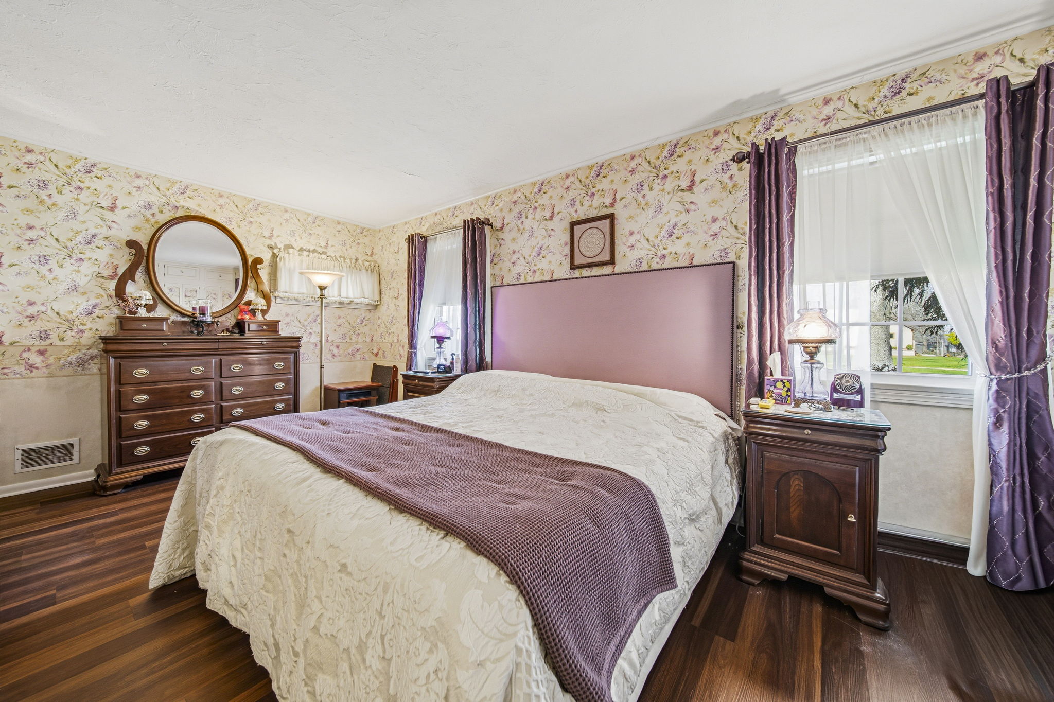25301 Wolf Rd, Bay Village, OH 44140 | CC MEDIA LLC