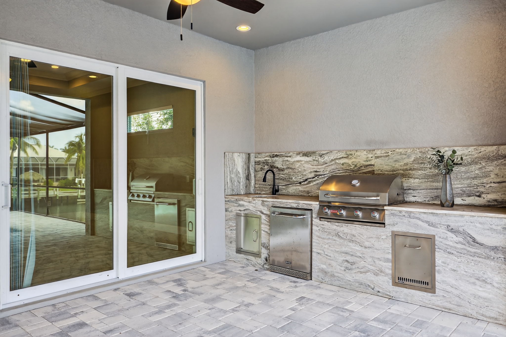 Outdoor Kitchen Grill