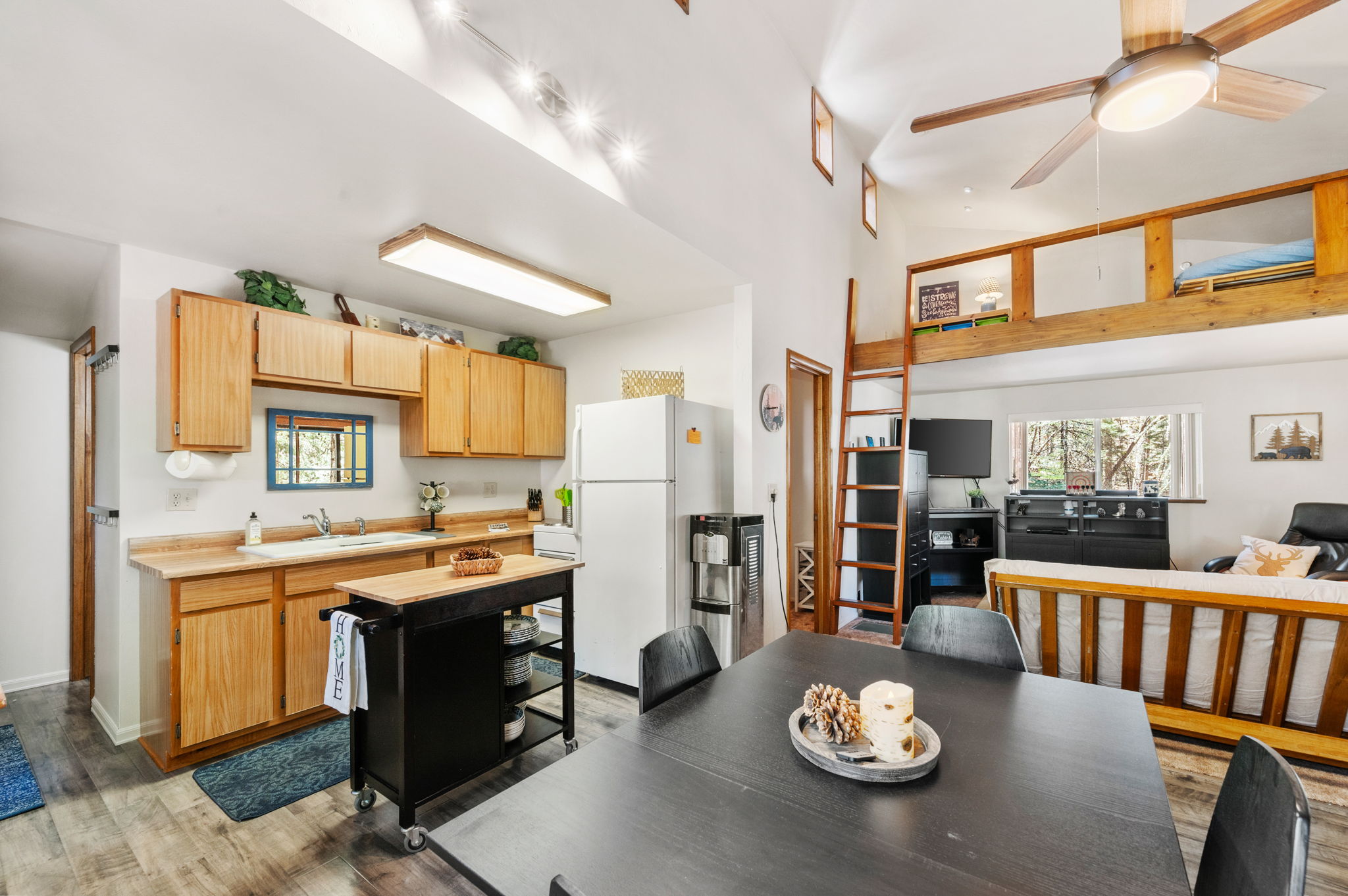 Dining to Kitchen