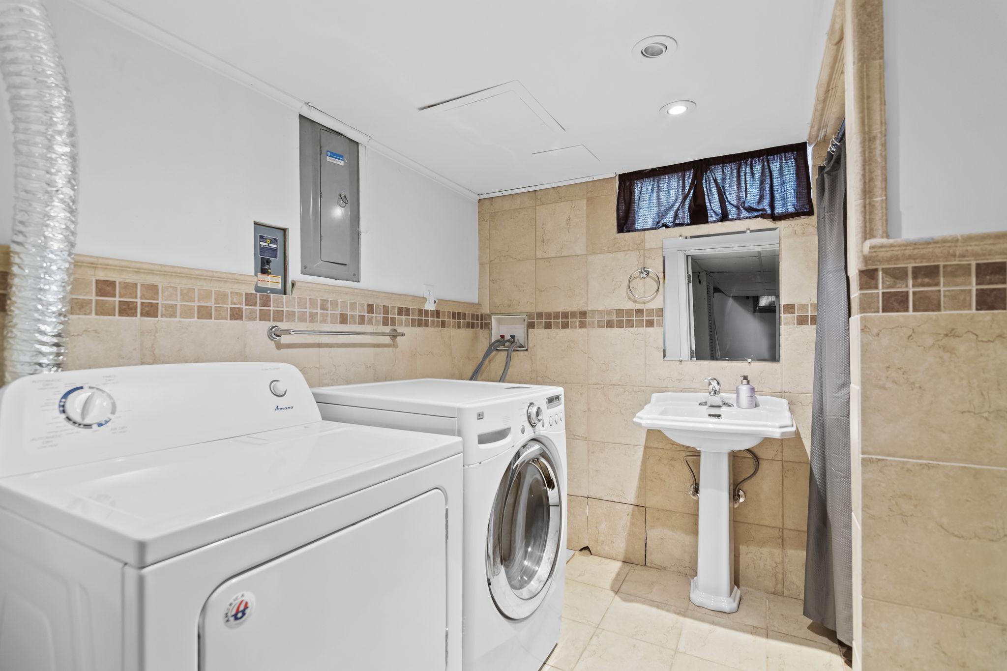 Laundry Room/Bath