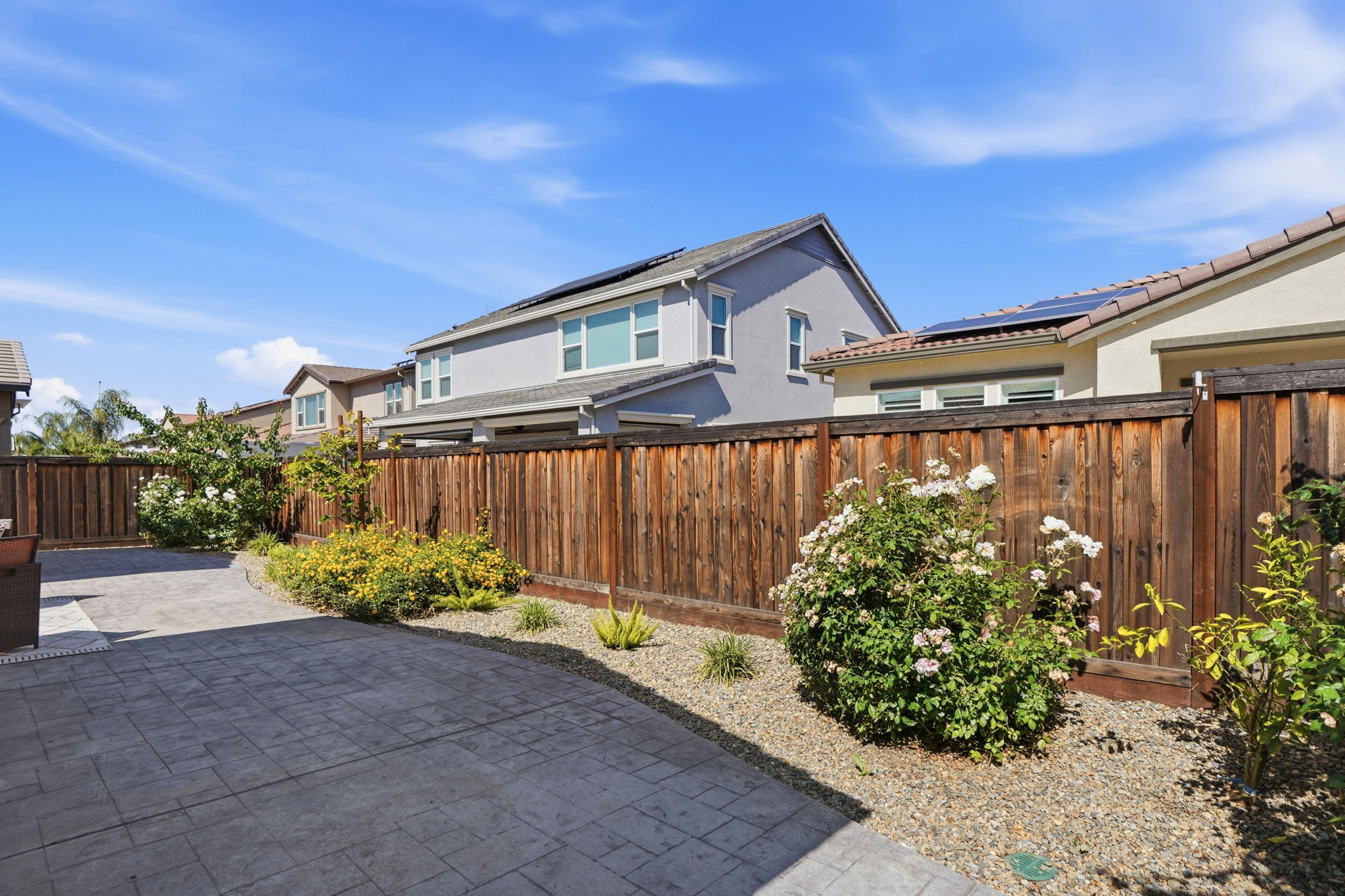 048_F8_2542 Azalea Ave