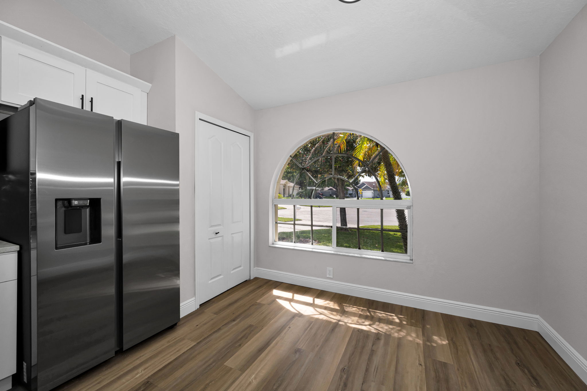 Kitchen Eat-In 2