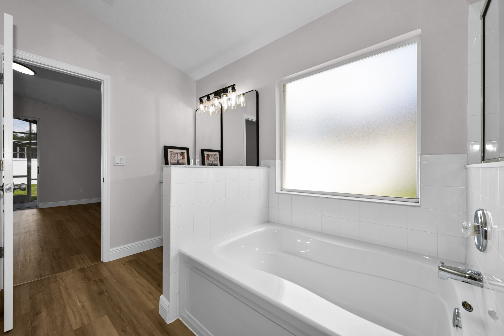 Primary Bathroom 1c