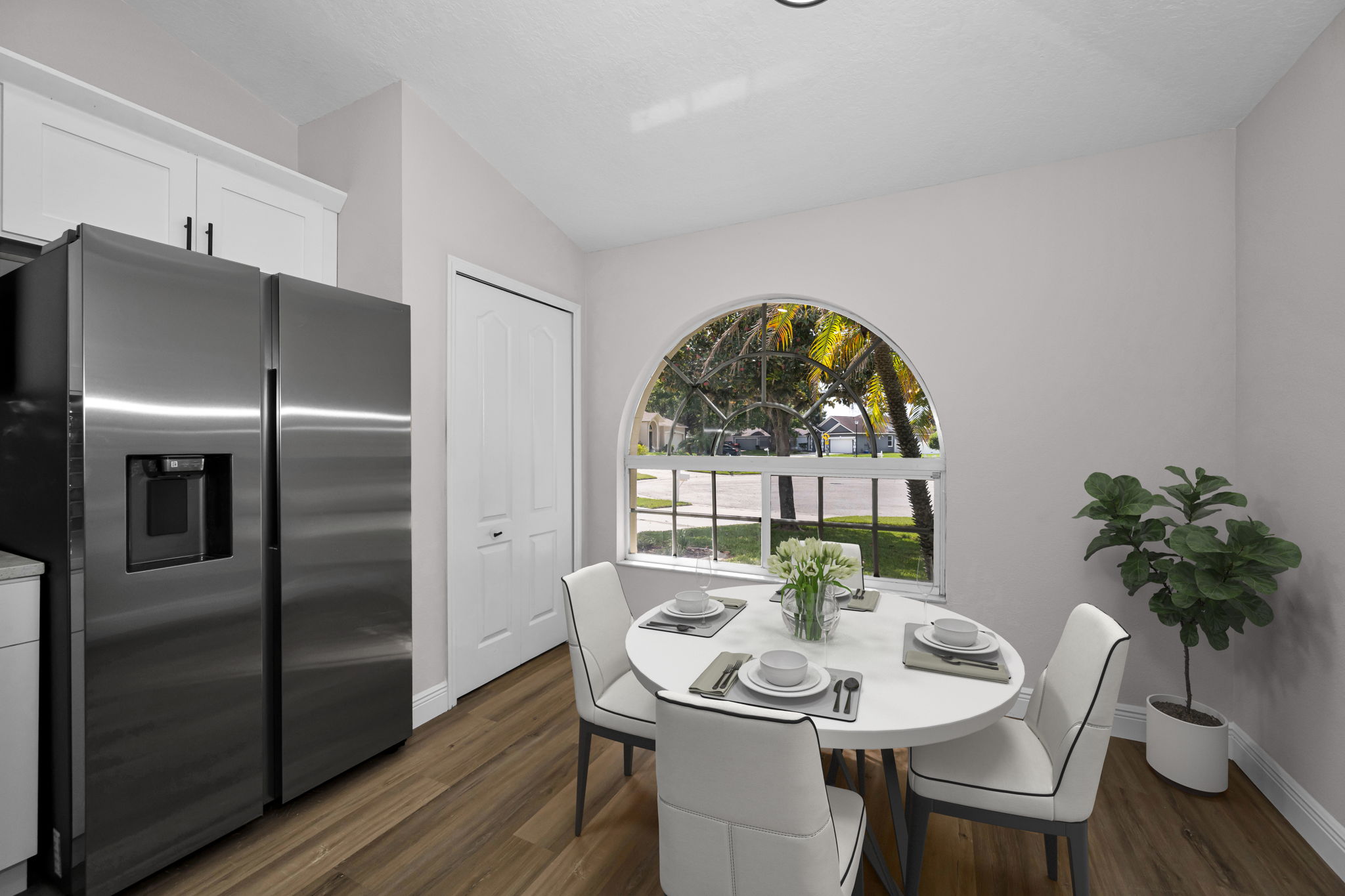 Kitchen Eat-In 2-VT