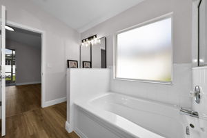 Primary Bathroom 1c