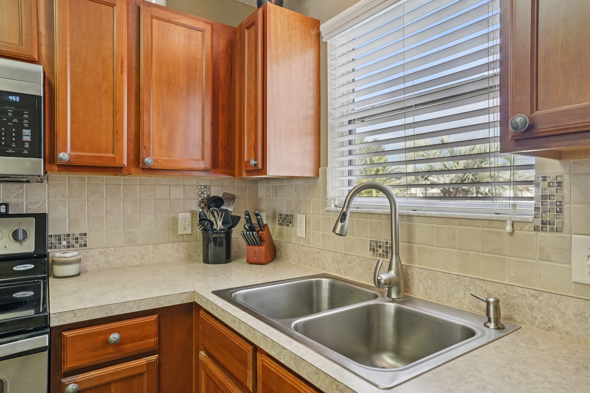 Raintree Dr-S2609-016.jpg