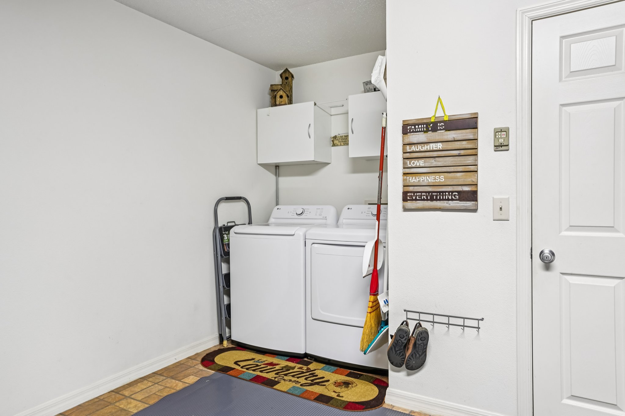 Raintree Dr-S2609-027.jpg