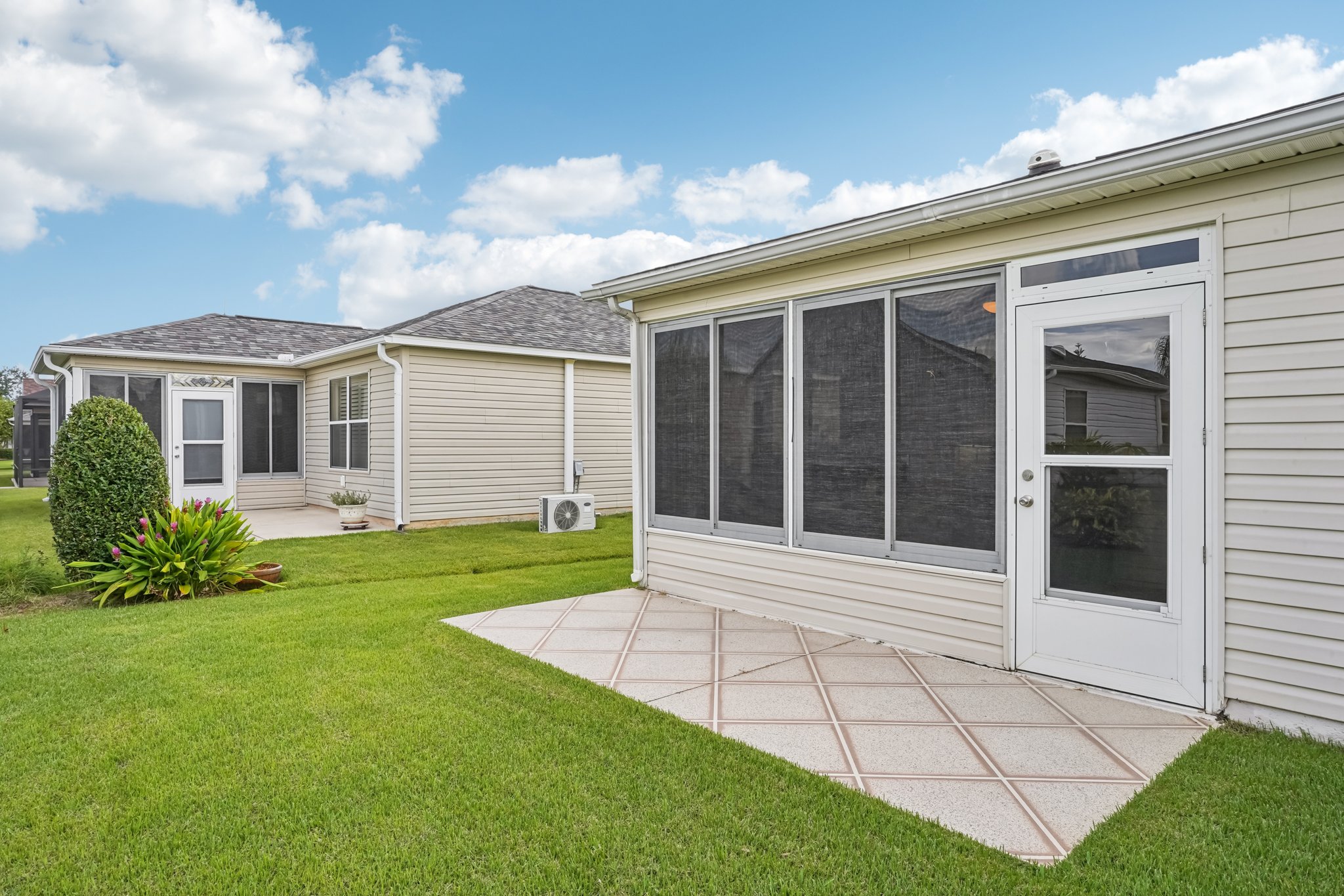 Raintree Dr-S2609-035.jpg