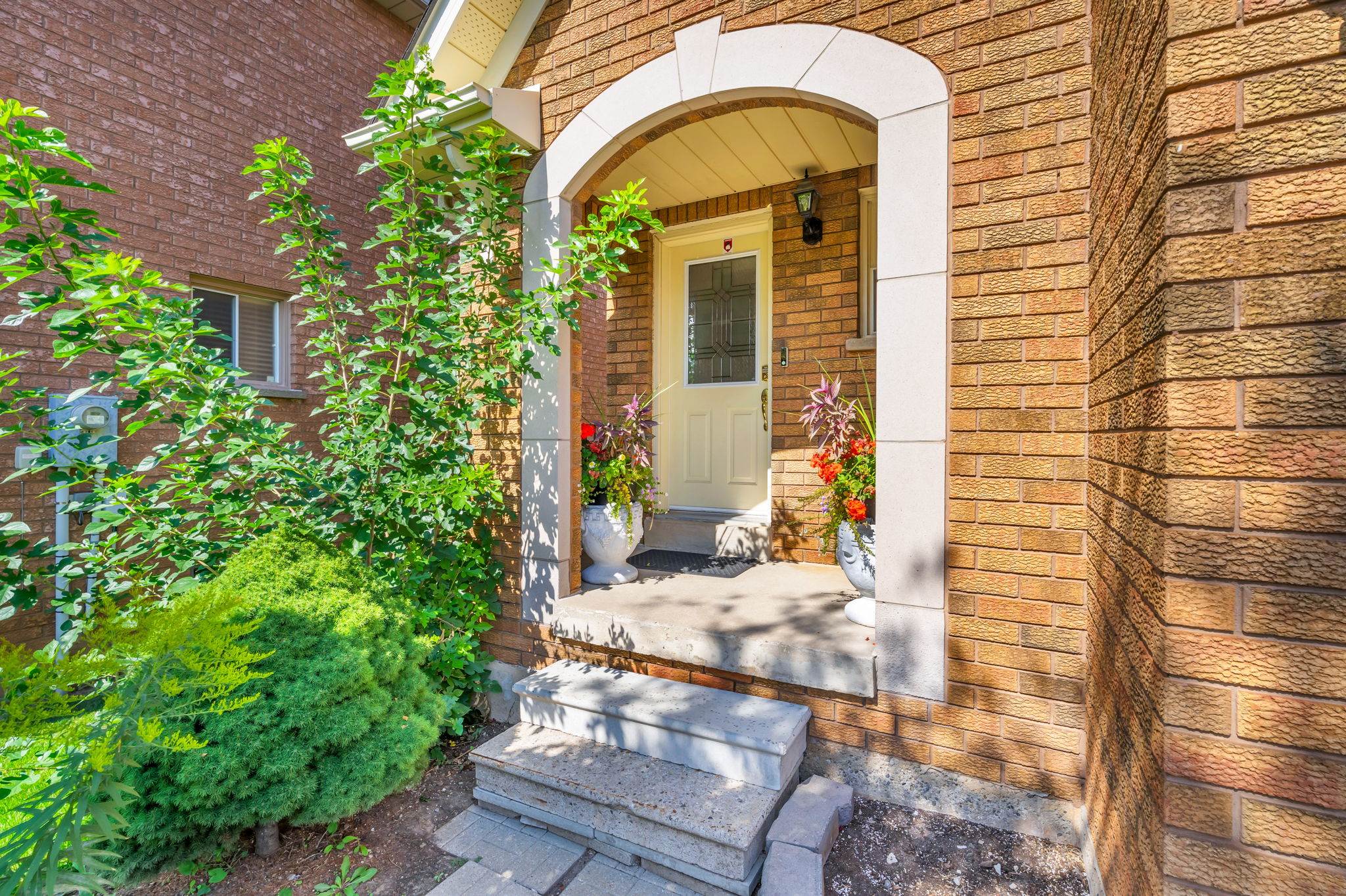 Front Porch/Entrance