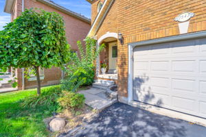 Front Porch/Entrance