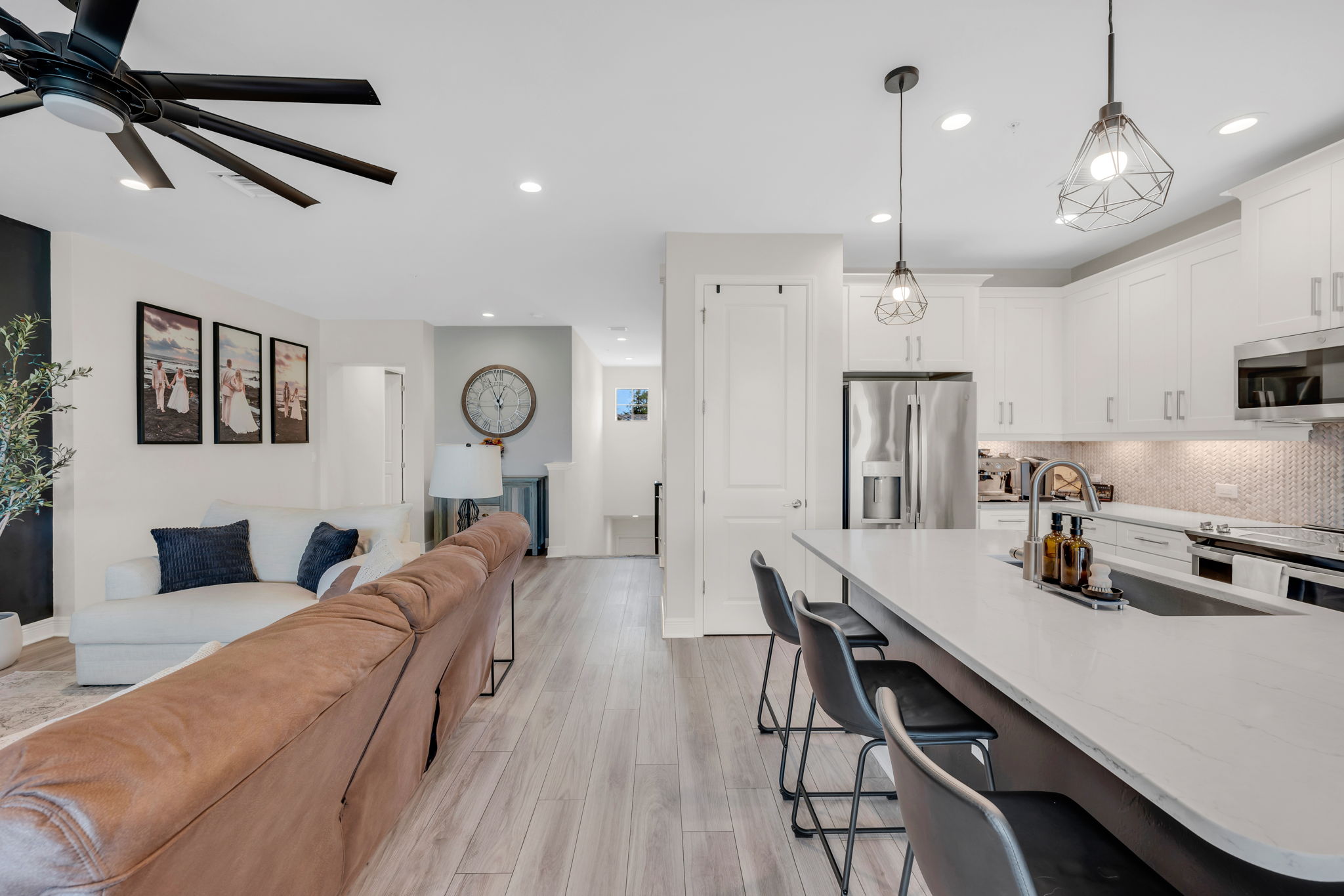 Living - Breakfast Bar - Foyer