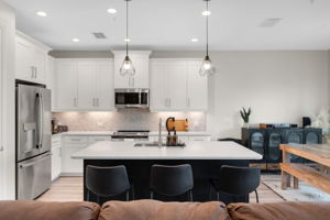 Breakfast Bar - Kitchen 2