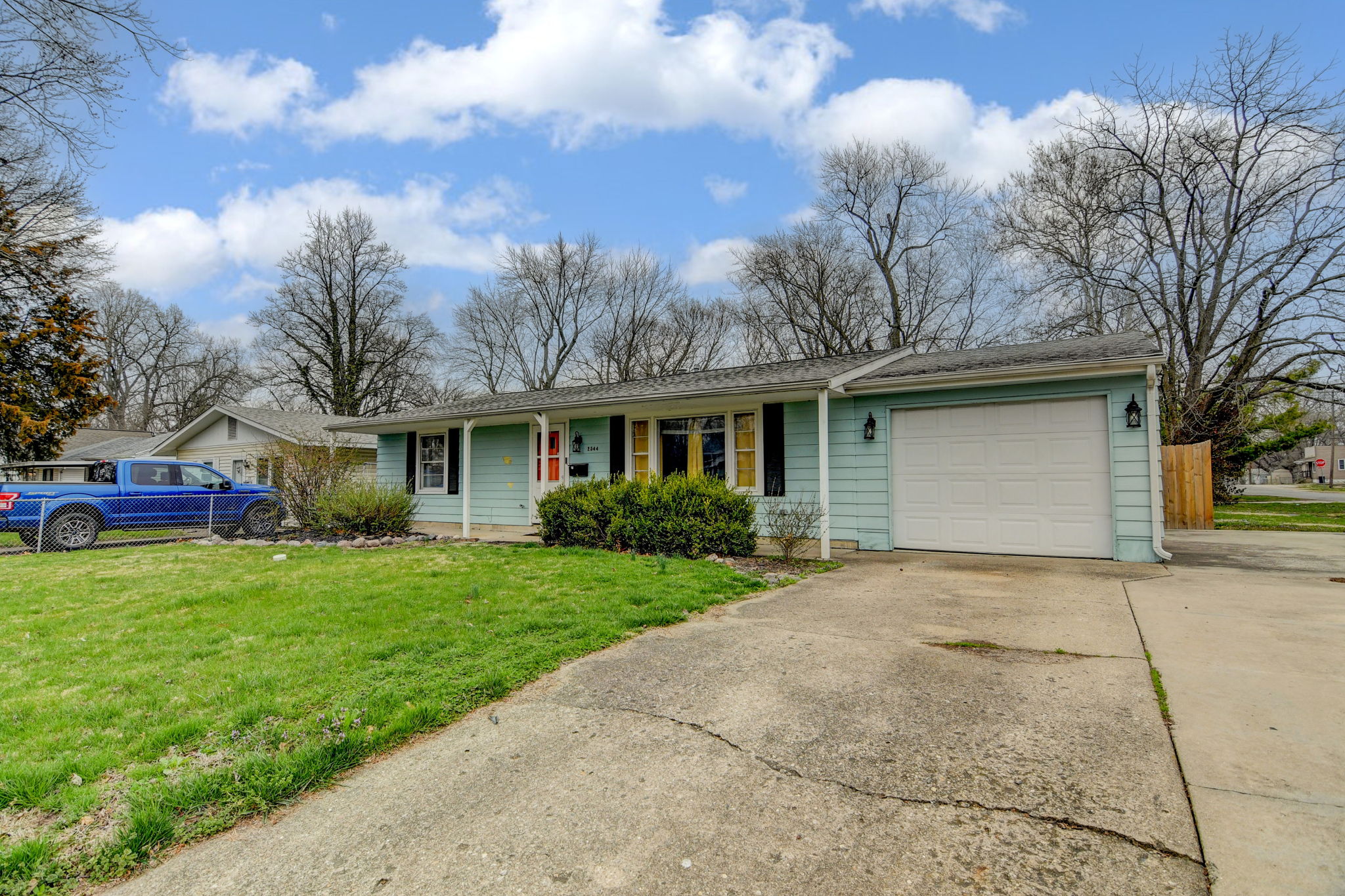 2544 Holmes Ave, Springfield, IL 62704 Design Eyes Photography