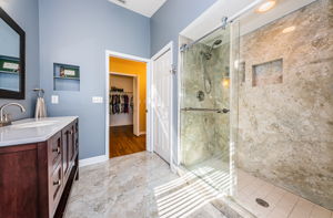 Master Bathroom1c