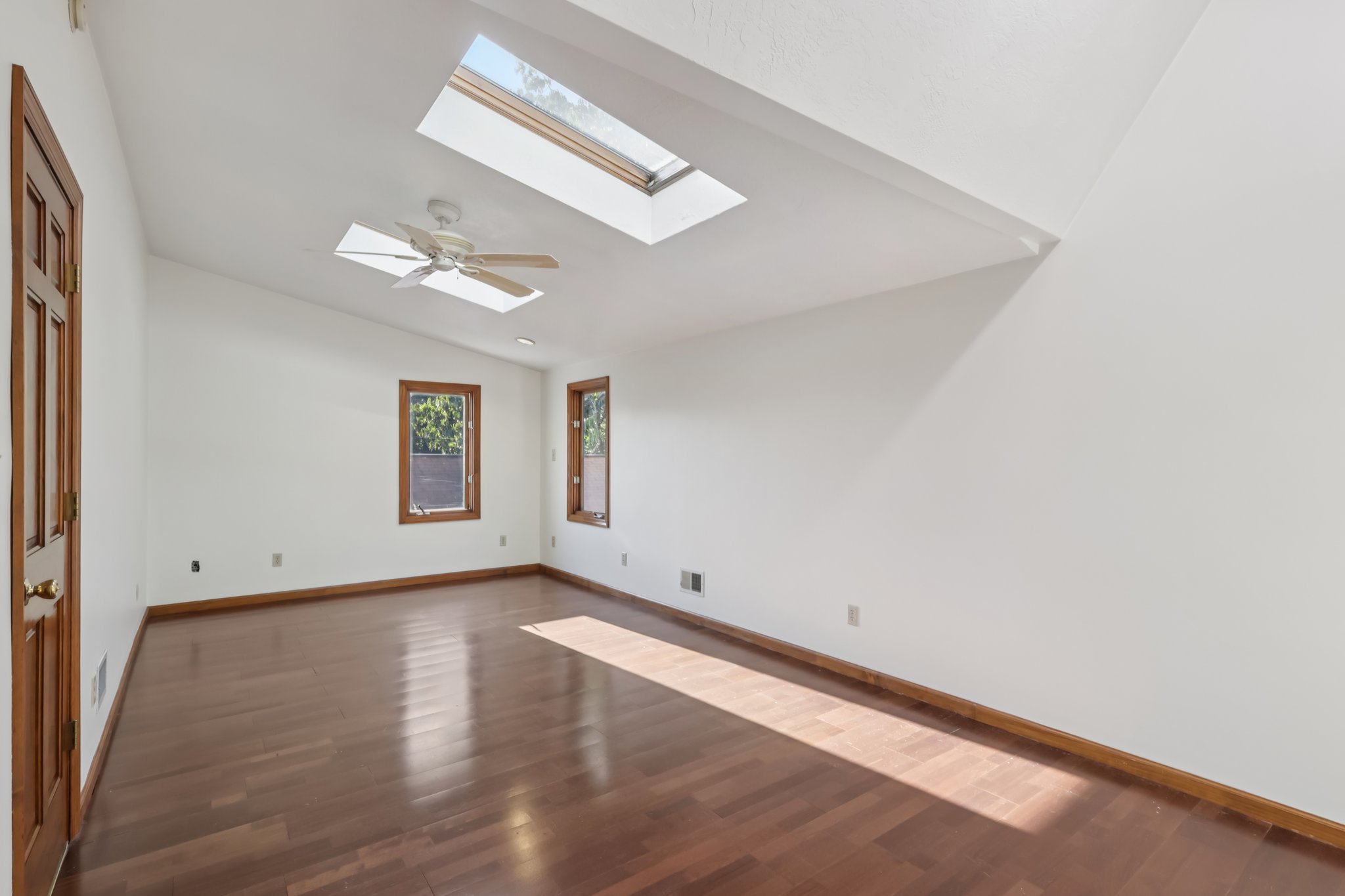 W Hardies Rd-S1909-031.jpg