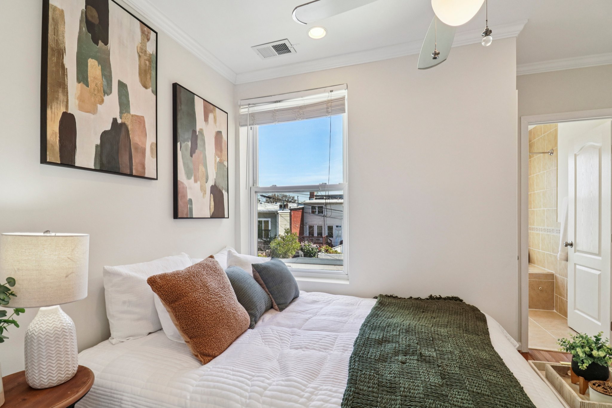 14th Pl-S1004-038.jpg