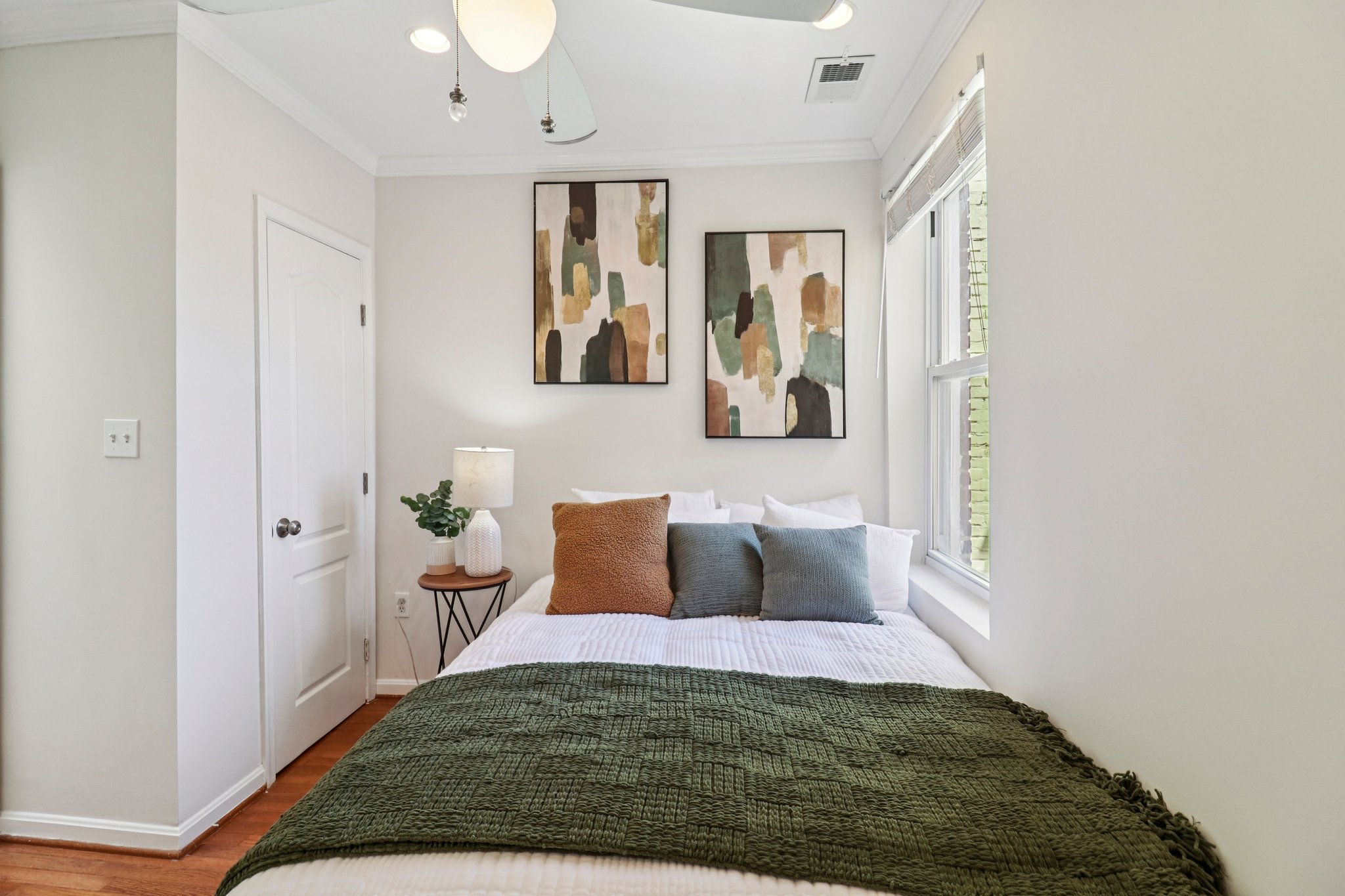 14th Pl-S1004-040.jpg