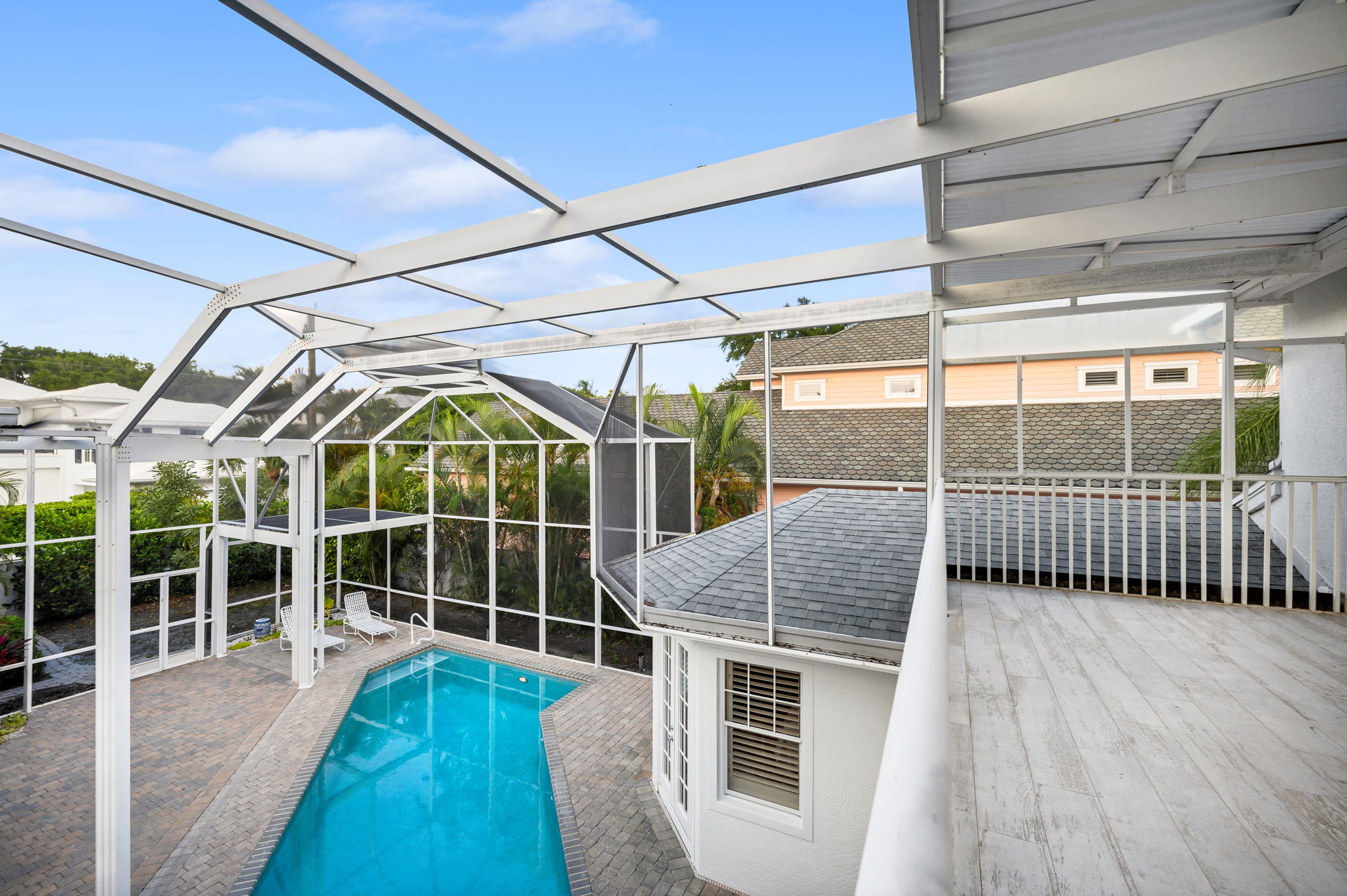 Mainhouse - Balcony Overlooking Pool