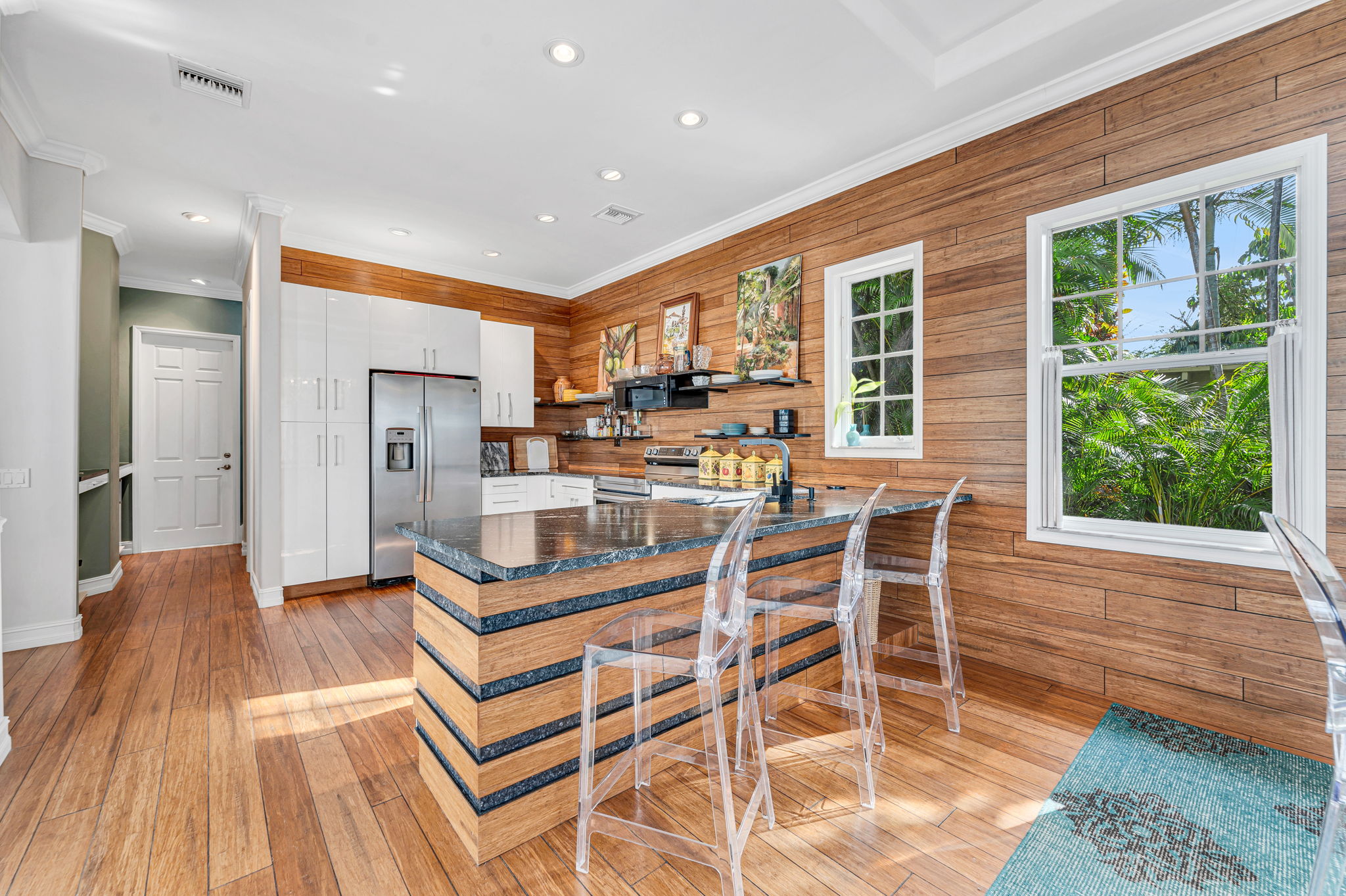 Breakfast Bar / Kitchen