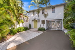 Guest House - Entry Via Alley