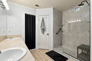  Photo 46