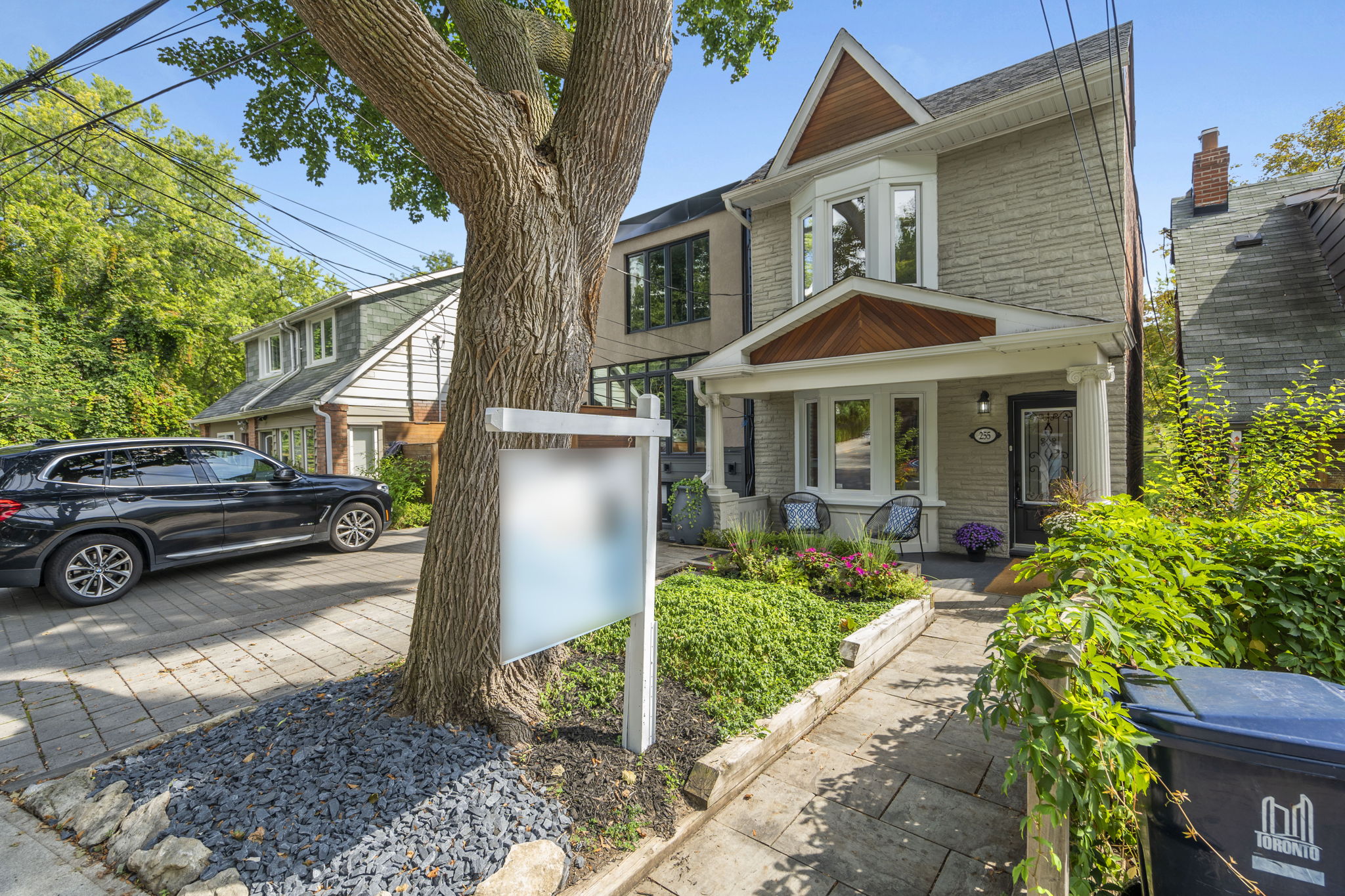 255 Eastwood Rd Toronto, ON M4L 2E2