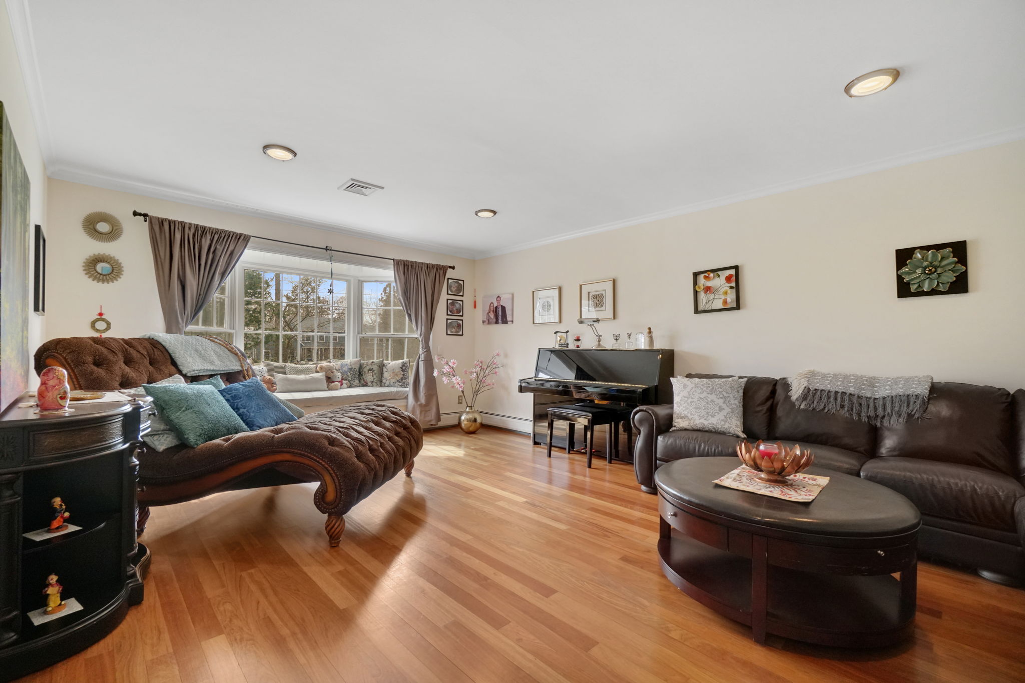 FORMAL LIVING ROOM