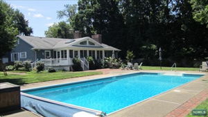 HEATED SWIMMING POOL