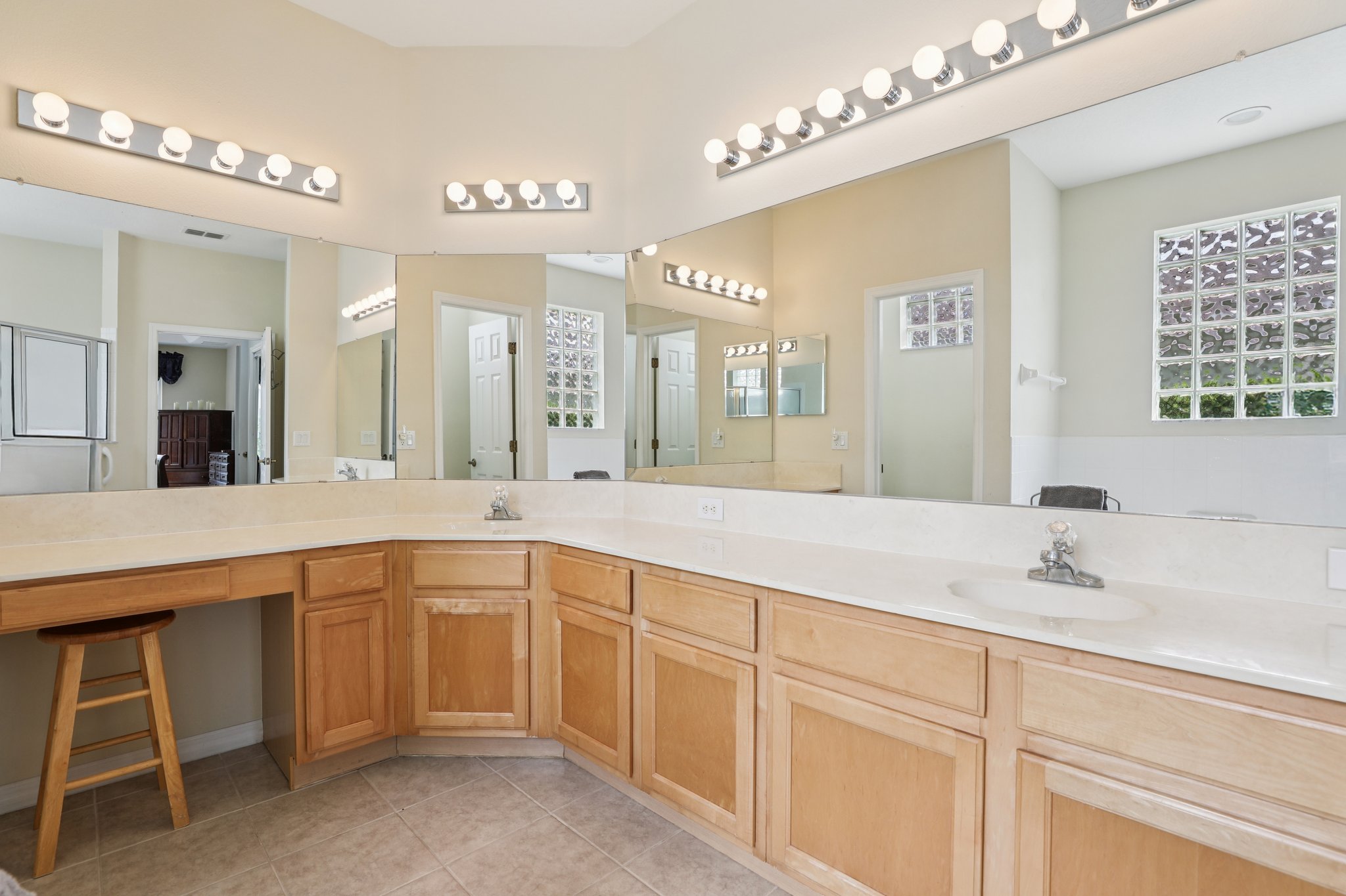 Royal Palm Dr-S1909-028.jpg