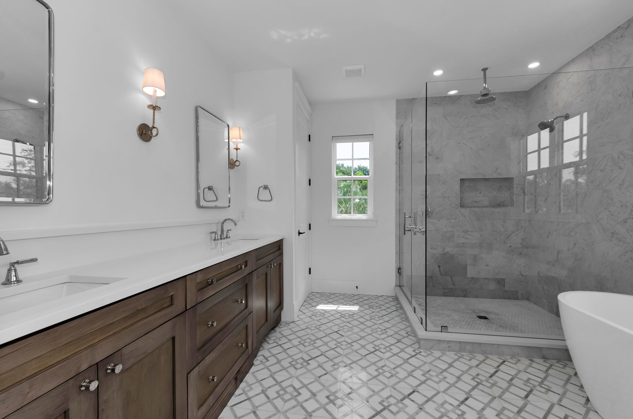 Upper Level Primary Bathroom1a