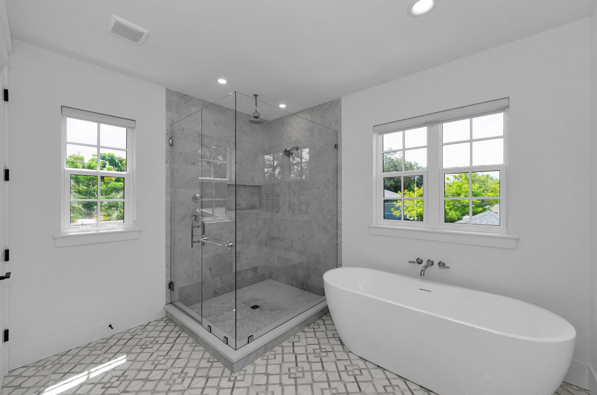 Upper Level Primary Bathroom1b