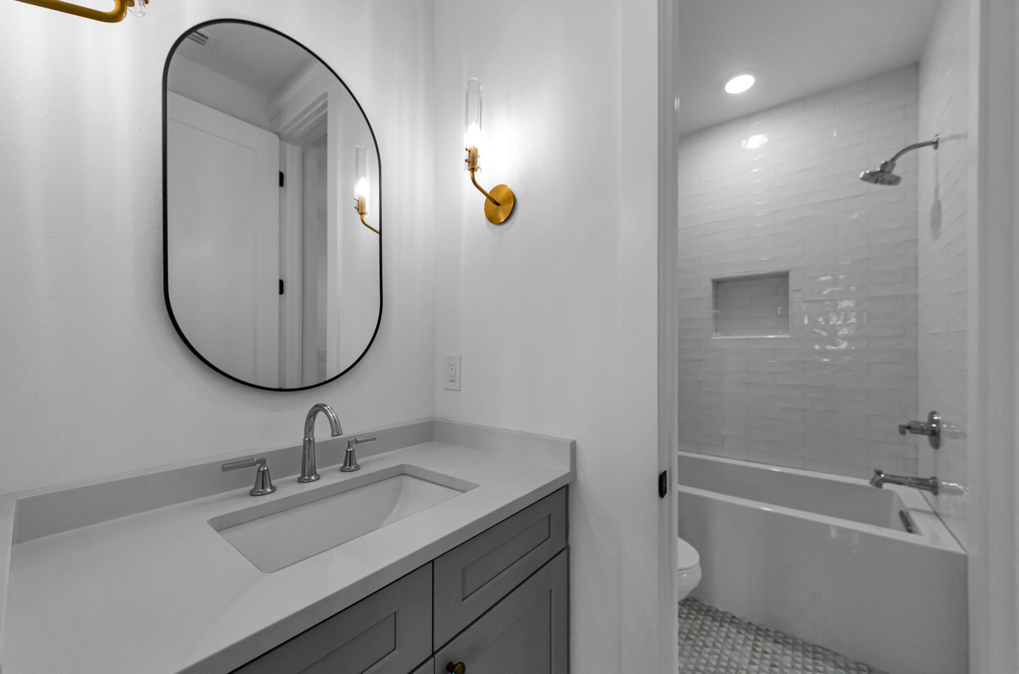 Upper Level Bathroom2a