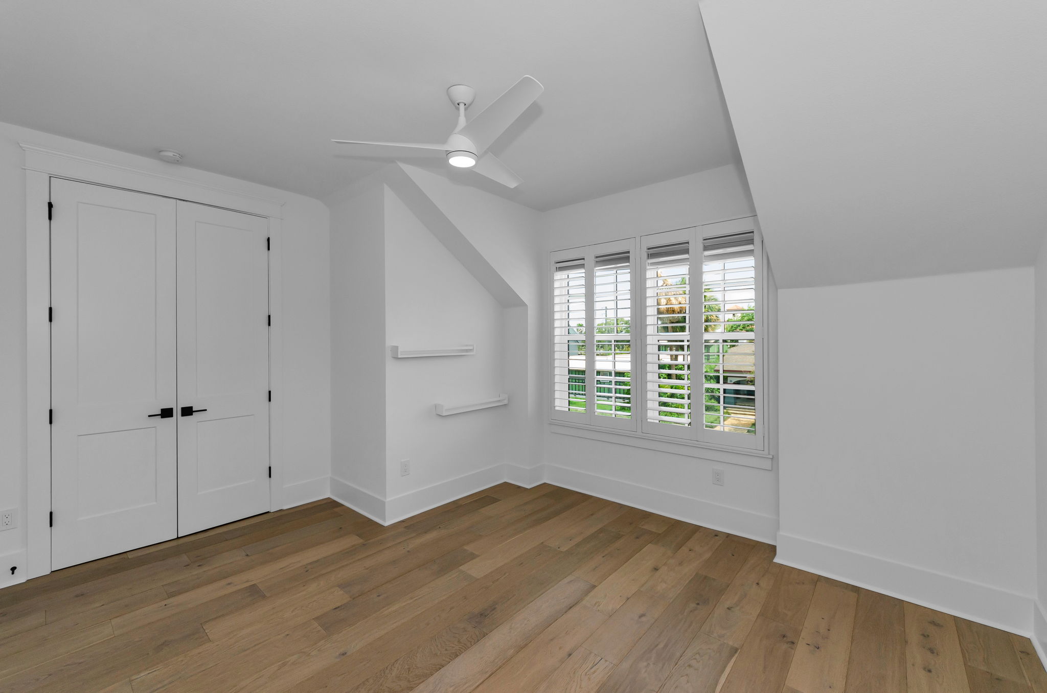 Upper Level Bedroom2b