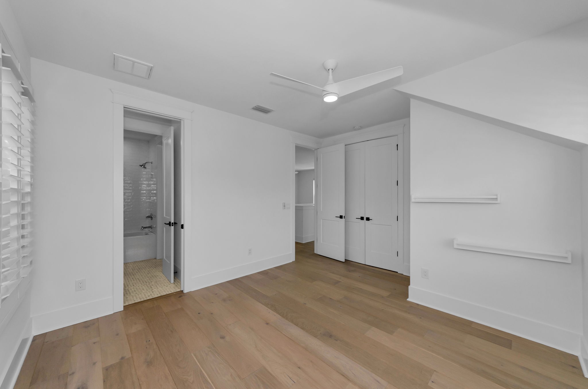 Upper Level Bedroom2c