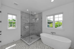 Upper Level Primary Bathroom1b