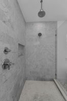 Upper Level Primary Bathroom1c