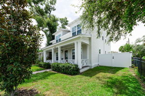 Front Exterior5