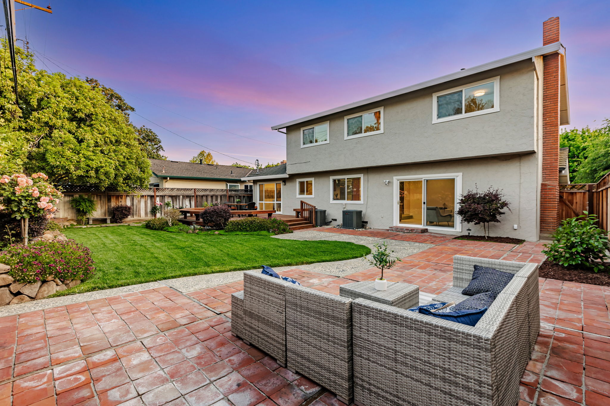 009_TWILIGHT_2550 Fairglen Dr