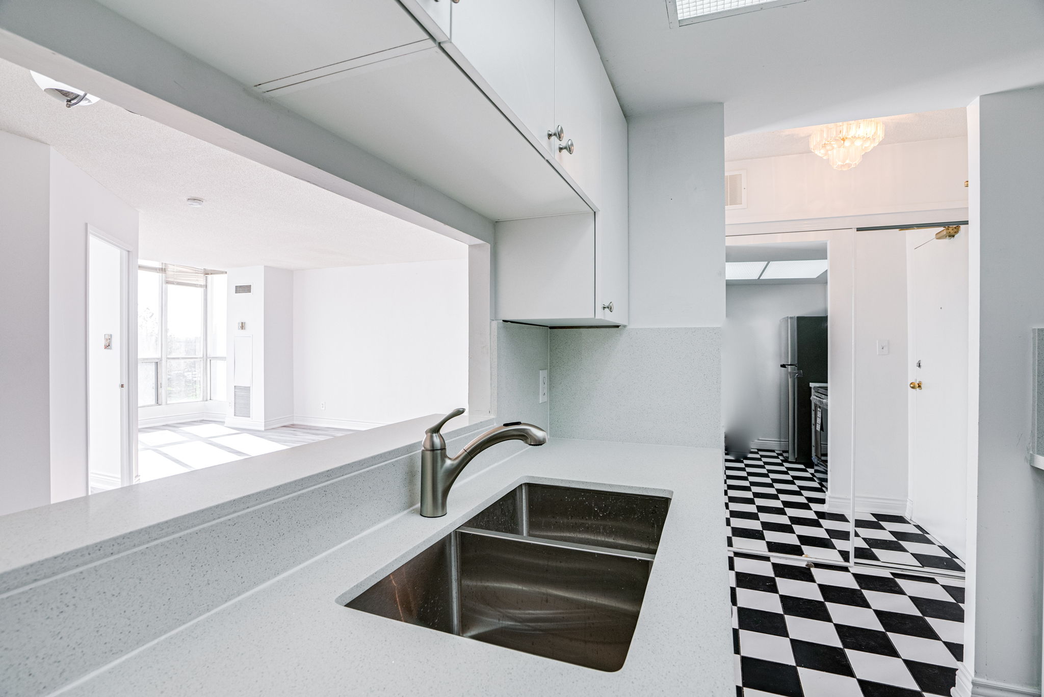 2550 Lawrence Ave E Unit 215 Toronto, ON M1P 4Z3