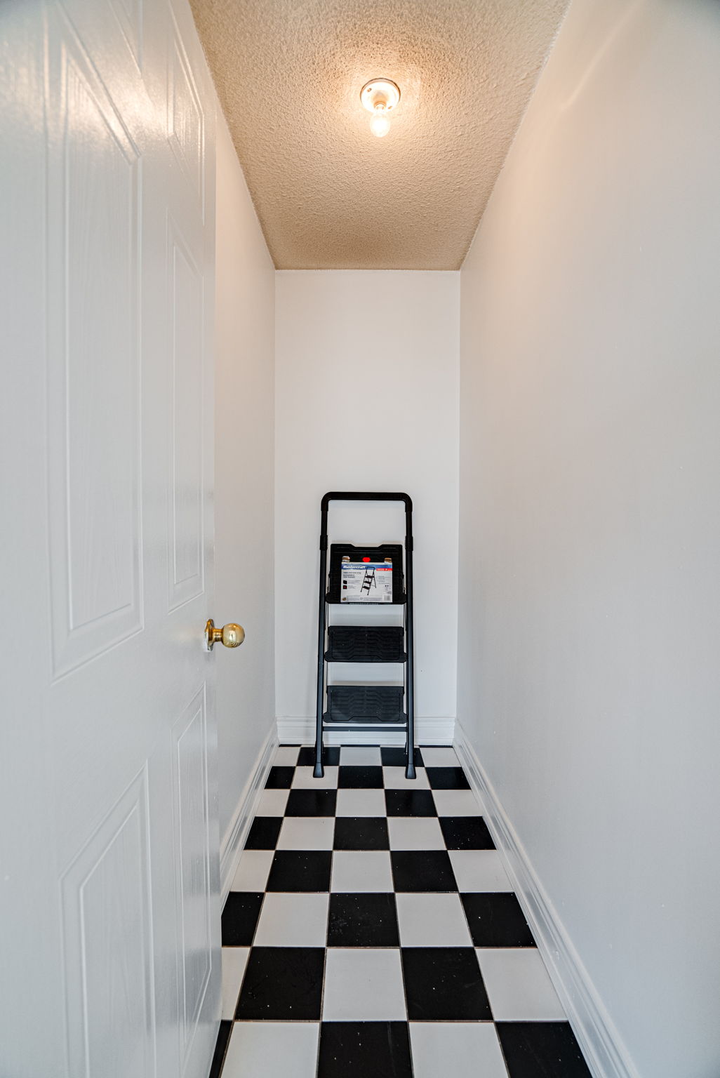 2550 Lawrence Ave E Unit 215 Toronto, ON M1P 4Z3